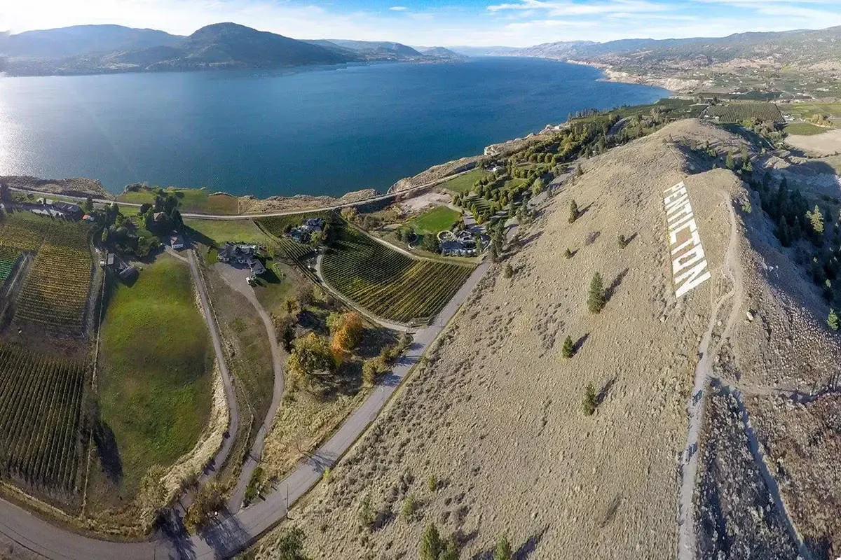Giant peach statue with Okanagan Lake and mountains in Penticton